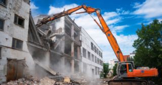 Промышленный демонтаж зданий Красноуфимск, цена от 2945 руб.